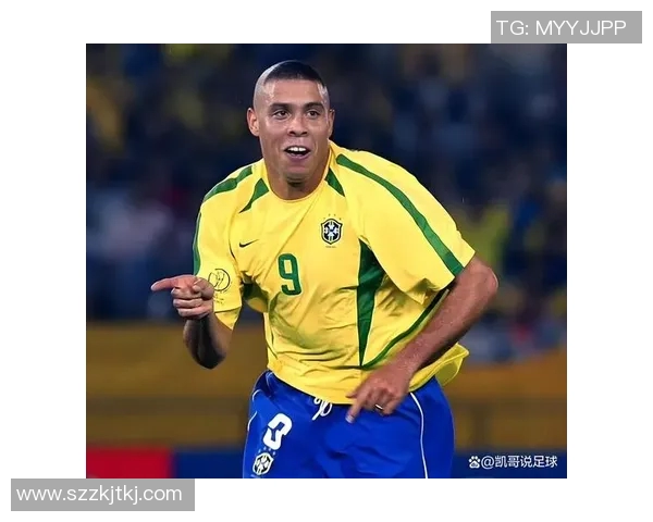 足球传奇人物与历史瞬间全解析 足球明星成长轨迹与辉煌时刻回顾